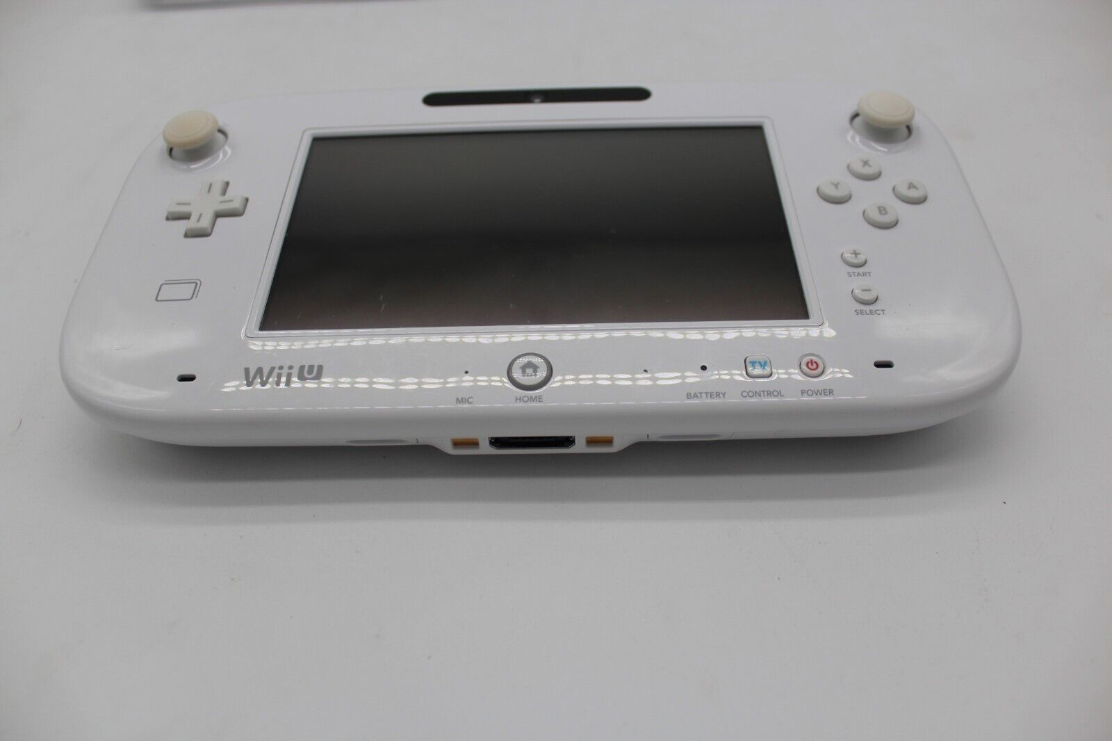 White Nintendo Wii U 8GB System Bundle w/ 7 First Party Games Adult Owned + more